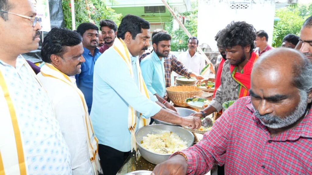 –వినాయకుడికి ప్రత్యేక పూజలు నిర్వహించి, అన్నదాన కార్యక్రమంలో పాల్గొన్న ఎమ్మెల్యే కేఆర్ నాగరాజు…