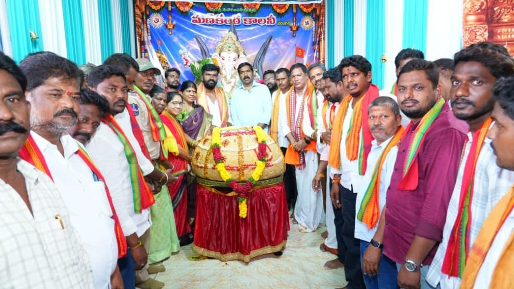 –వినాయక మండపాల వద్ద ప్రత్యేక పూజలు నిర్వహించిన ఎమ్మెల్యే కేఆర్ నాగరాజు …