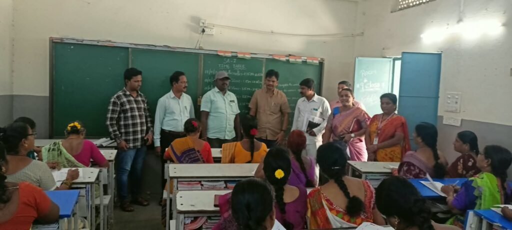 ఉల్లాస్‌తో మహిళల్లో అక్షర జ్ఞానానికి కొత్త వెలుగు… -47 పరీక్షా కేంద్రాల్లో సుమారు 3,700 మంది మహిళలకు పరీక్షలు… -కేంద్రాలను తనిఖీ చేసిన అదనపు కలెక్టర్ వై.వి. గణేశ్, ఉప కమిషనర్ సమ్మయ్య….