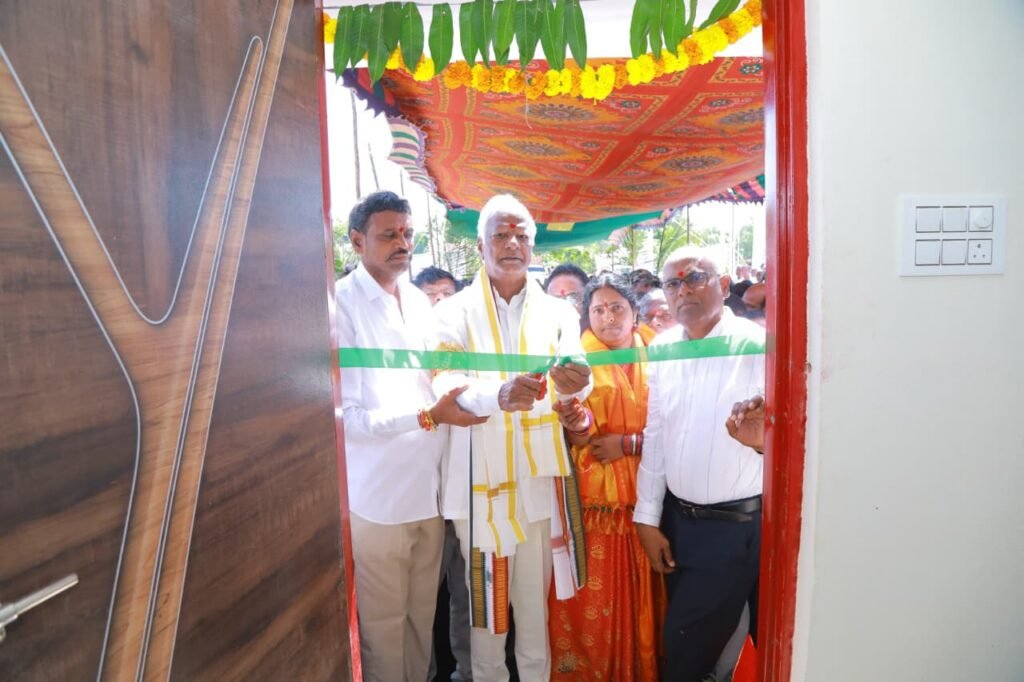 -నియోజకవర్గంలో -వోల్టేజ్ సమస్యలకు శాశ్వత పరిష్కారం….. —స్టేషన్ ఘనపూర్‌కు 8 కొత్త సబ్ స్టేషన్లు మంజూరు….* *​ఇప్పటికే 4 పూర్తి.. నిర్మాణ దశలో ఉన్న మరో 4 త్వరలోనే ప్రారంభం…