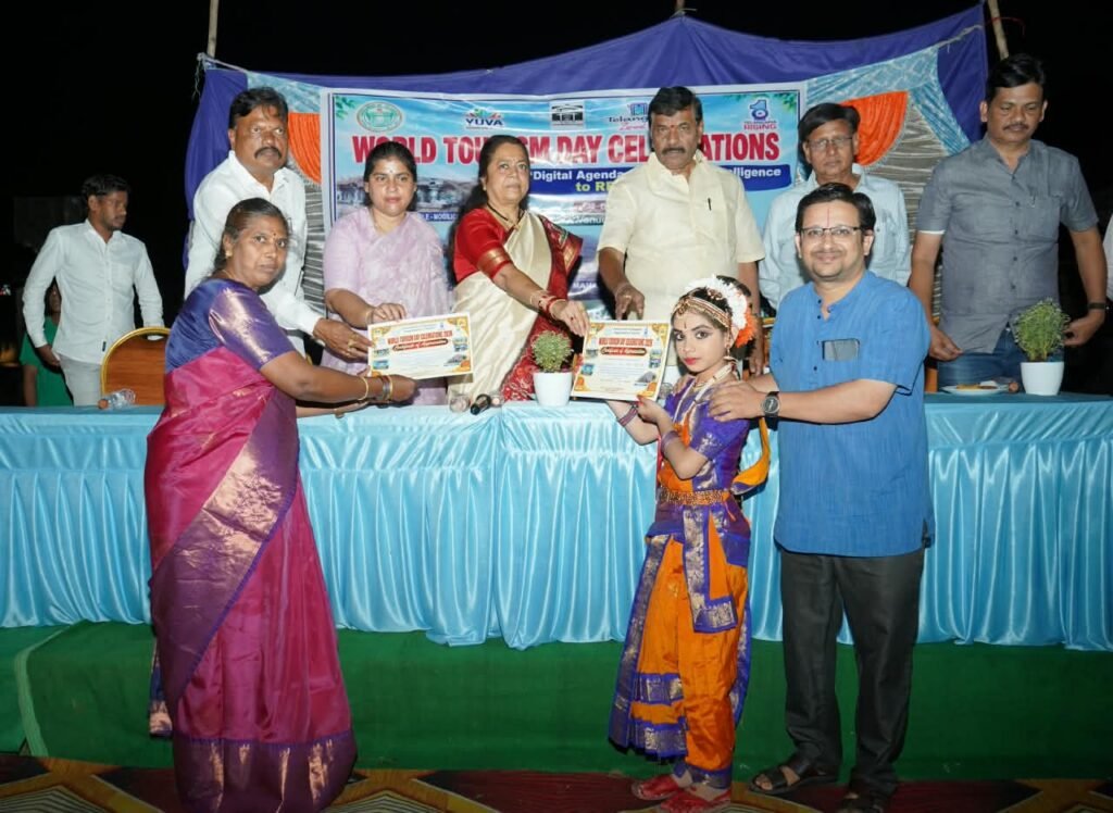 ●●●●ఖిలా వరంగల్‌లో ఘనంగా ప్రపంచ పర్యాటక దినోత్సవ వేడుకలు●●● ●●● కాకతీయుల వైభవాన్ని ప్రపంచానికి చాటాలి పర్యాటక అభివృద్ధికి మౌలిక వసతులు కల్పించాలి.. ఎమ్మెల్సీ బస్వరాజు సారయ్య