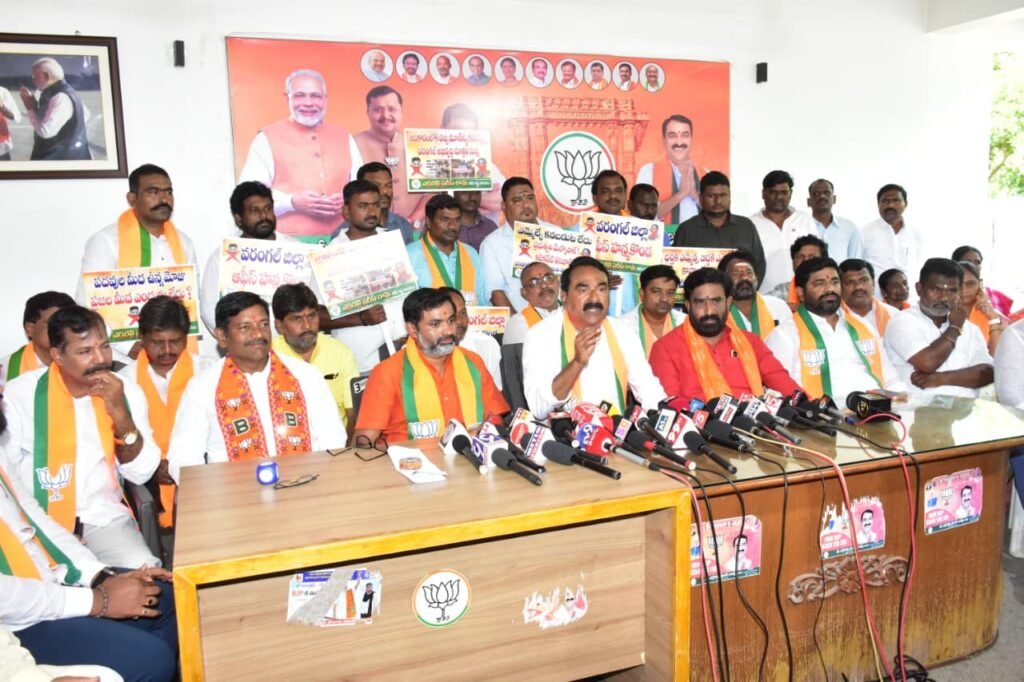 కలెక్టరేట్ సిద్ధంగా ఉన్నా ప్రారంభించలేని ప్రభుత్వం.. కుటుంబ పదవులపై ఉన్న శ్రద్ధ వరంగల్ తూర్పు ప్రజలపై లేదా?” —  బిజెపి రాష్ట్ర నాయకులు ఎర్రబెల్లి ప్రదీప్ రావు 