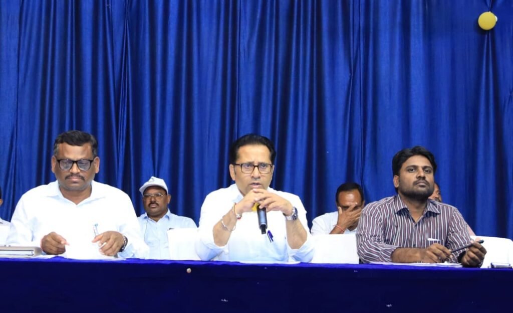 —పారిశుద్ధ్య నిర్వహణలో జవాన్లదే కీలక బాధ్యత…. *ప్రతి జవాన్ తన వార్డుపై పూర్తి పట్టు సాధించాలి: కమిషనర్ టి. వెంకన్న…. -ప్రతిరోజూ బయోమెట్రిక్ ద్వారా పారిశుద్ధ్య కార్మికుల హాజరు నమోదు చేయాలి…