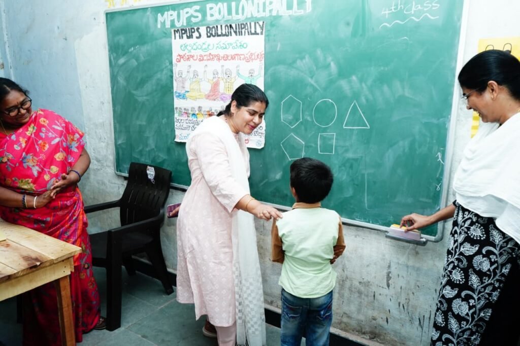 బొల్లోనిపల్లిమండల పరిషత్ ప్రాథమికోన్నత పాఠశాలల విద్యార్థుల లెక్కల సామర్థ్యాన్ని పరిశీలించిన జిల్లా కలెక్టర్ డాక్టర్ సత్య శారద*
