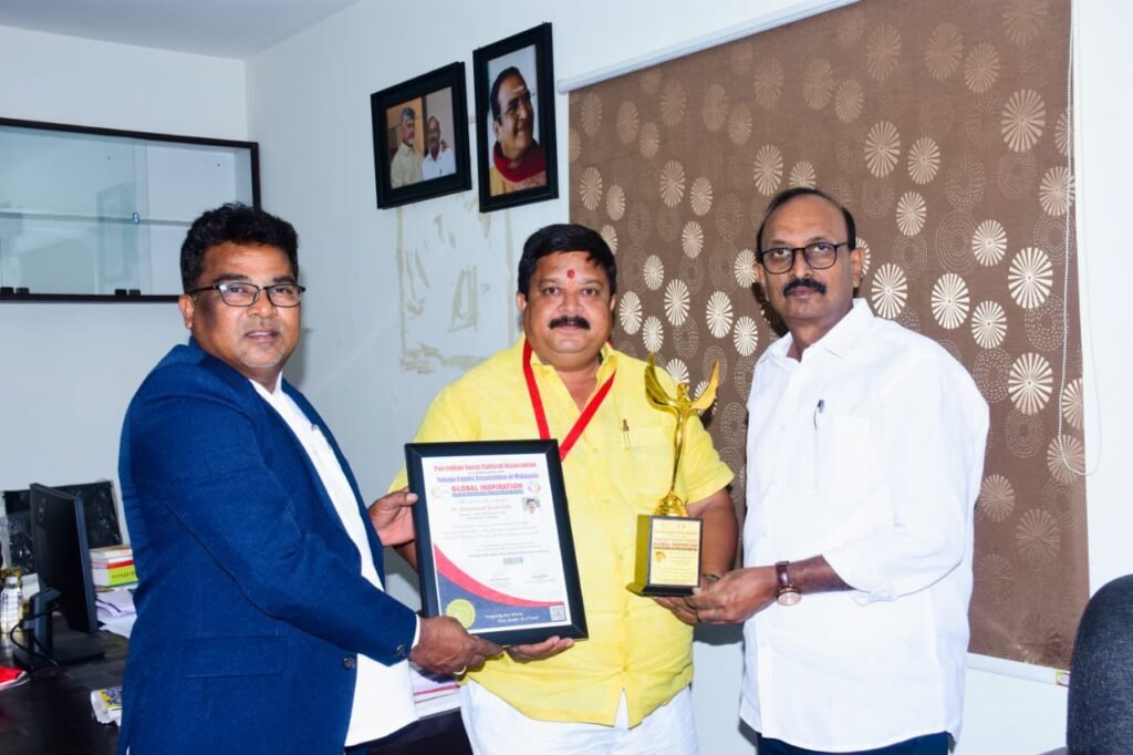 మలేషియా ఇంటర్ నేషనల్ అవార్డ్ అందుకున్న రాజన్ బాబు కన్నతల్లి సేవలు అభినందనీయం పి. త్రివిక్రమరావు ( అధ్యక్షులు ) మండలి వెంకట కృష్ణరావు అధికార భాషా సంఘము ఆంద్రప్రదేశ్ రాష్ట్రం