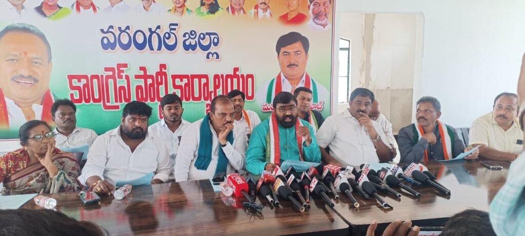 * 22-A భూములపై అసెంబ్లీలో బీఆర్‌ఎస్ నేతల అక్రమాల గుట్టు రట్టు చేసిన సీఎం రేవంత్ రెడ్డి: టీపీసీసీ అధికార ప్రతినిధి డా. కోటూరి మానవతారాయ్…… ప్రెస్ మీట్ లో పాల్గొన్న హనుమకొండ డీసీసీ అధ్యక్షుడు ఇనగాల వెంకట్రామ్ రెడ్డి*