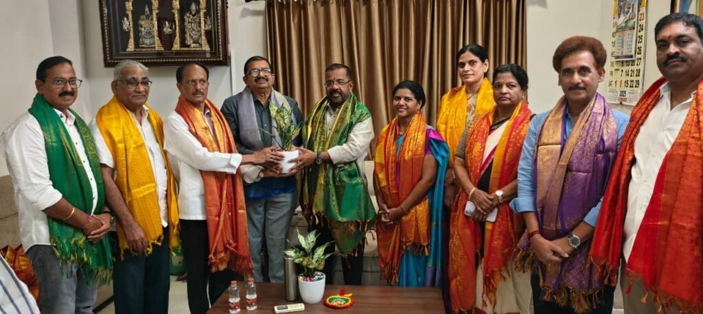 వరంగల్ పశ్చిమ ఎమ్మెల్యే నాయిని రాజేందర్ రెడ్డిని మర్యాదపూర్వకంగా కలిసిన ఇండియన్ రెడ్ క్రాస్ సొసైటీ పాలకవర్గం..