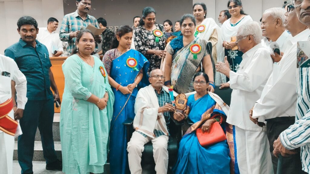 వయోవృద్ధులు ఆనందంగా గడపాలి…. -వయోవృద్ధుల అనుభవాలను భావితరాలకు అందించాలి – హన్మకొండ జిల్లా కలెక్టర్ చాహత్ బాజ్ పాయ్…