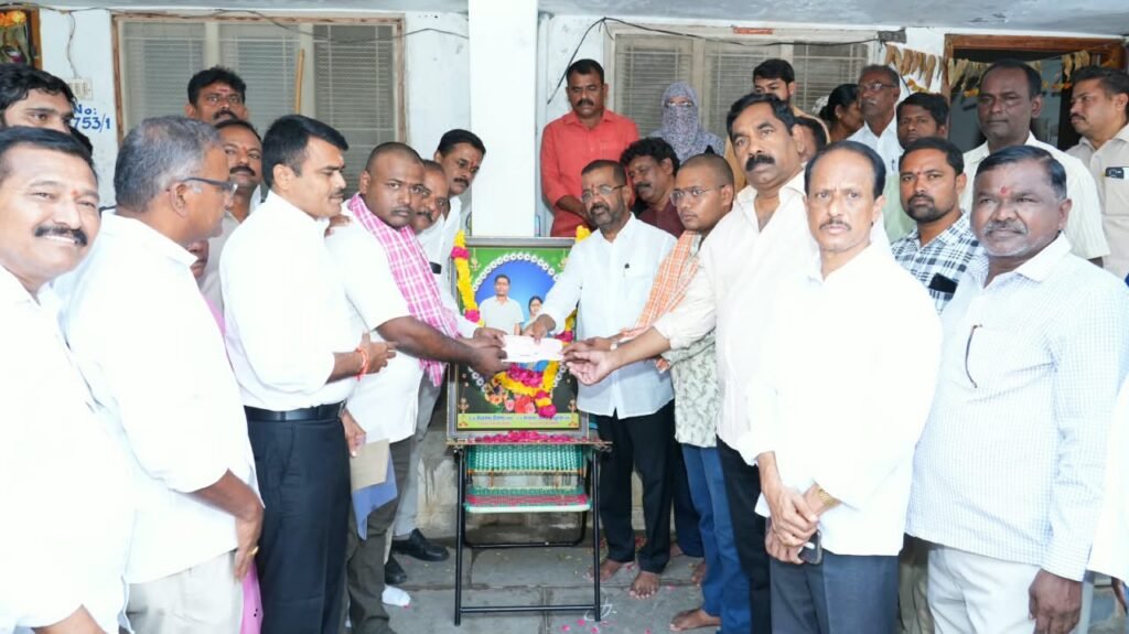 ప్రమాదంలో మృతి చెందిన లింగాల కేదారి కుటుంబానికి రూ.10 లక్షల సీఎంఆర్‌ఎఫ్ చెక్కు అందజేత… -ఉద్యమకారులను గుర్తించి అండగా నిలుస్తున్న ప్రజా ప్రభుత్వం: ఎమ్మెల్యే నాయిని రాజేందర్ రెడ్డి….