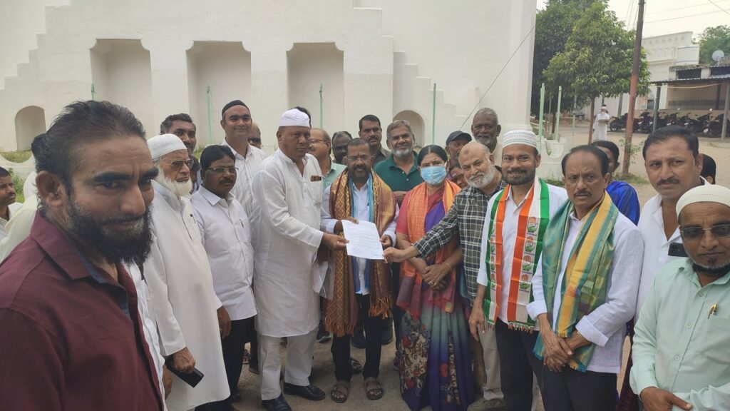 ఎమ్మెల్యే నాయిని రాజేందర్ రెడ్డి కి, మసీదు-ఎ-ఐవాన్ షాహీ కమిటీ వినతిపత్రం  -మసీదు బాత్రూమ్ లు, డ్రైనేజీ వ్యవస్థ మరియు మొరం తో గ్రౌండ్ లెవలింగ్ కోసం కోటిన్నర రూపాయల మంజూరుకు విజ్ఞప్తి, ఎమ్మెల్యే త్వరలో చర్యలు తీసుకుంటామని హామీ…