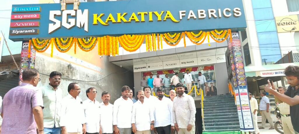 నూతన వ్యాపార కేంద్రాలను ప్రారంభించిన ఎమ్మెల్యే నాయిని.. –వరంగల్ పశ్చిమ నియోజకవర్గ అభివృద్ధితో పాటు వ్యాపార రంగం అభివృద్ధి చెందాలని ఆకాంక్షించిన ఎమ్మెల్యే నాయిని…