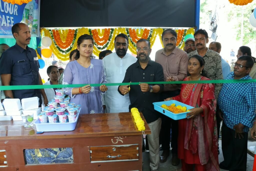 విజయ డైరీ పాల ఉత్పత్తుల కేంద్రాలను ప్రారంభించిన ఎమ్మెల్యే నాయిని, హన్మకొండ   కలెక్టర్….