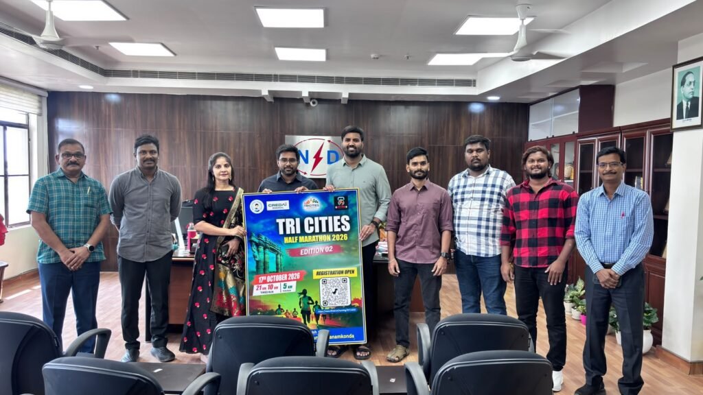 TS NPDCL CMD కర్ణాటి వరుణ్ రెడ్డి ని కలిసి మారథాన్ కు ఆహ్వానించిన విష్ణు రెడ్డి….