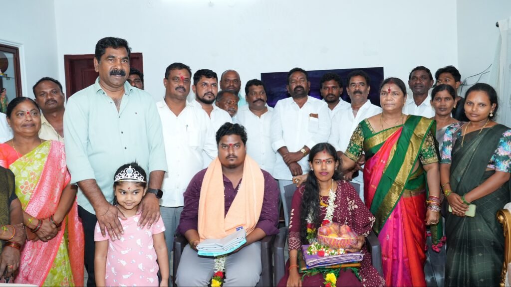 ఎట్టకేలకు శ్రీదేవికి న్యాయం….. — వర్ధన్నపేట ఎమ్మెల్యే కే.ఆర్. నాగరాజు  చొరవతో ప్రేమజంటకు పెళ్లి…