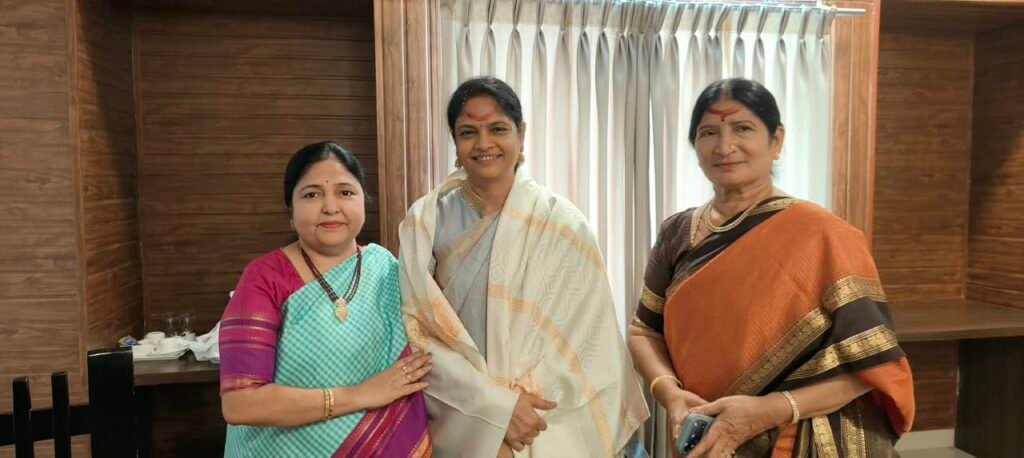 ఆడపడుచులతో కలిసి బతుకమ్మ ఆడుతూ తెలంగాణ సంస్కృతి, సంప్రదాయాలకు ప్రాధాన్యత ఇవ్వాలని నీలిమ రెడ్డి పిలుపు…