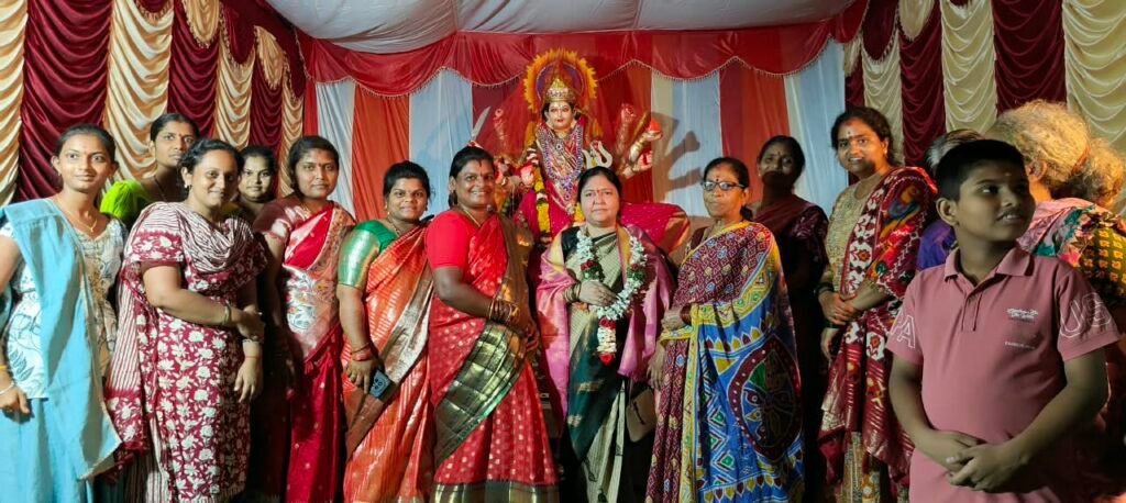 దుర్గమాతను దర్శించుకుని ప్రత్యేక పూజలు చేసిన నాయిని నీలిమారెడ్డి..
