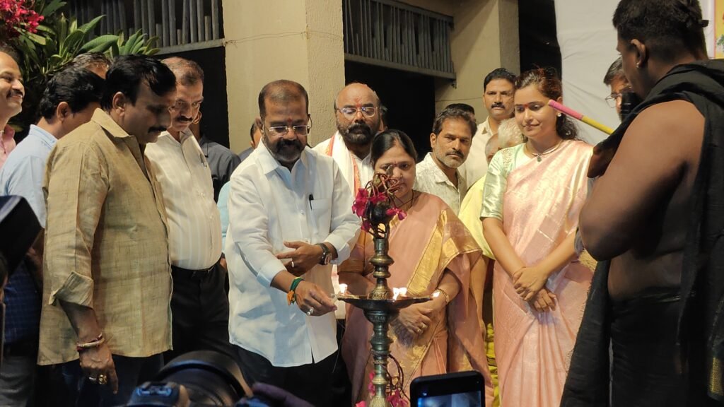 TNGOs ఆధ్వర్యంలో ఐడీఓసీ (IDOC) సముదాయ ఆవరణలో నిర్వహించిన బతుకమ్మ సంబరాల్లో వరంగల్ పశ్చిమ నియోజకవర్గ శాసనసభ్యులు  నాయిని రాజేందర్ రెడ్డి….