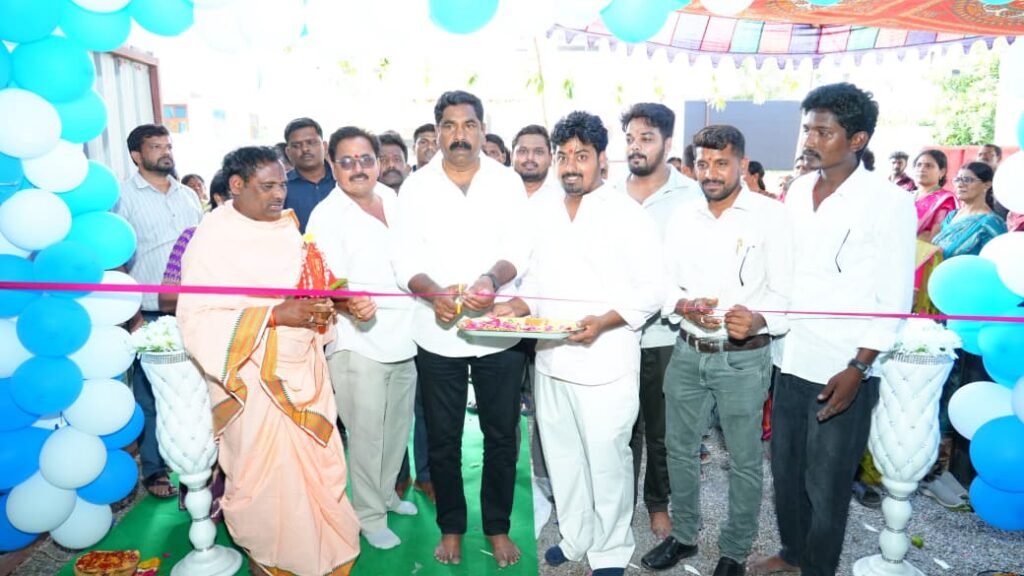 నితిన్ హోమ్ ఫర్నిచర్స్ షాపును ప్రారంభించిన ఎమ్మెల్యే కేఆర్ నాగరాజు….