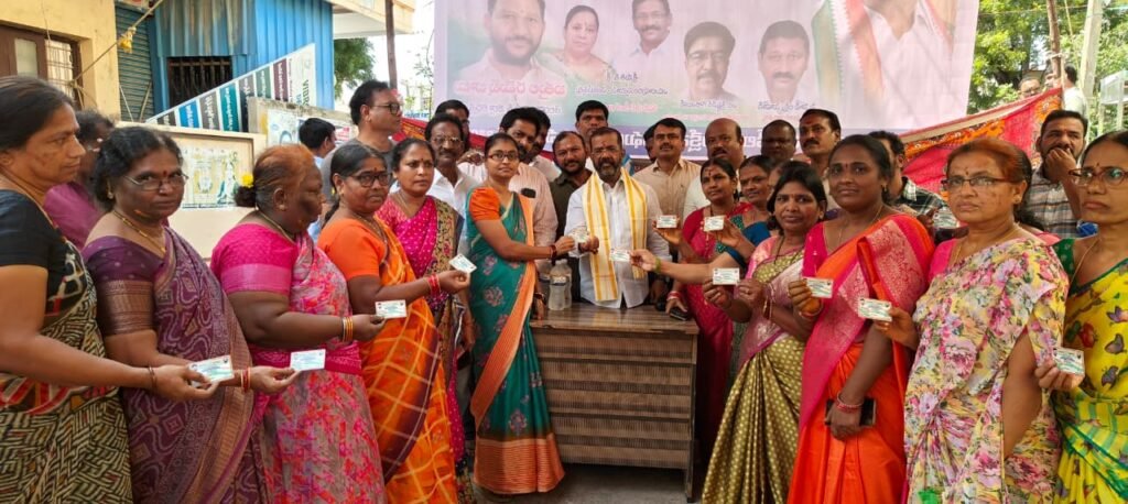 స్మార్ట్ రేషన్ కార్డులను పంపిణీ చేసిన ఎమ్మెల్యే నాయిని  రాజేందర్ రెడ్డి…