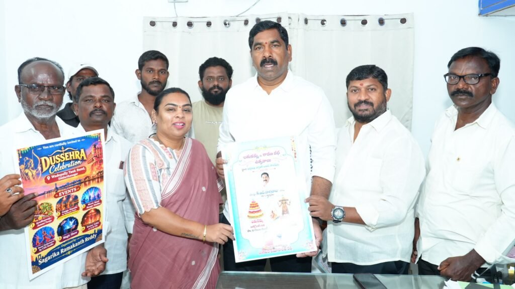 —బతుకమ్మ ఉత్సవాలకు ఎమ్మెల్యే కేఆర్ నాగరాజు కి ఆహ్వానం…హన్మకొండలో ఎమ్మెల్యేను కలిసి ఆహ్వానించిన సాగరిక, రమాకాంత్ రెడ్డి….