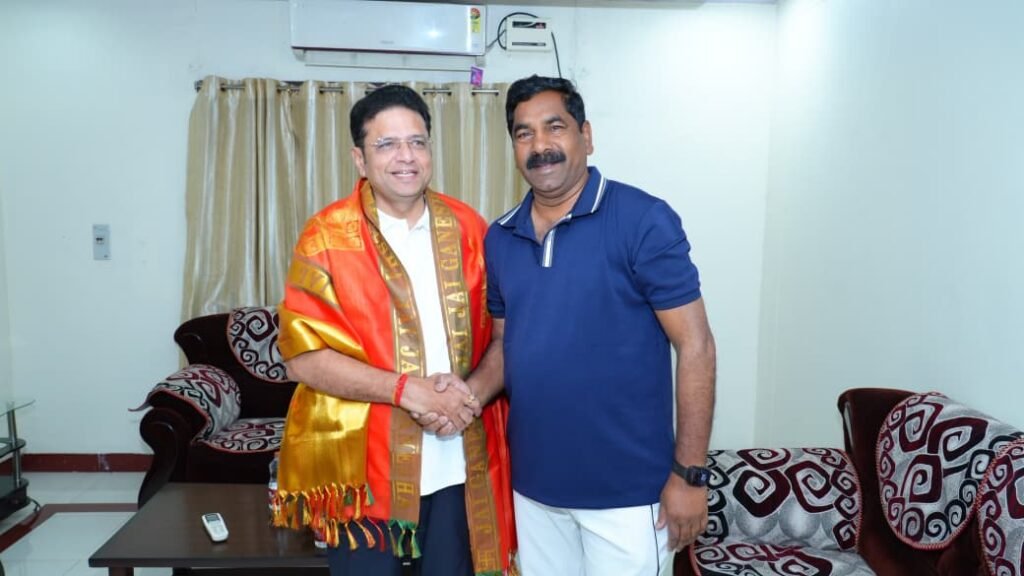 -మంత్రి దుద్దిళ్ల శ్రీధర్ బాబు ని స్వాగతం పలికిన ఎమ్మెల్యే KR నాగరాజు …