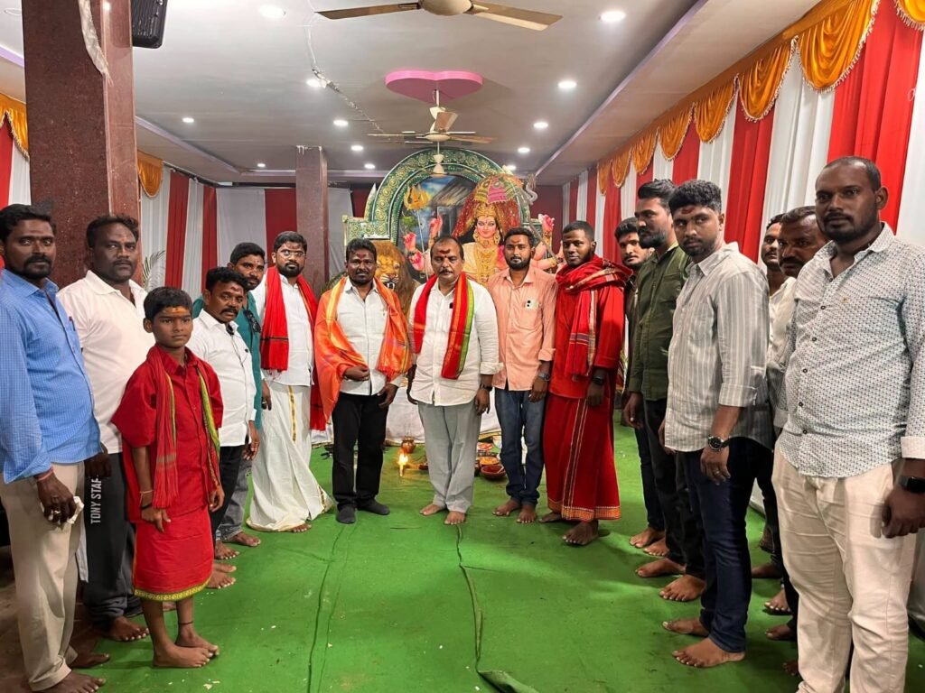 ధర్మారంలో వైభవంగా దేవి నవరాత్రి వేడుకలు: అమ్మవారి పల్లకి సేవలో పాల్గొన్న డీసీసీ అధ్యక్షులు ఇనగాల వెంకట్రామ్ రెడ్డి….