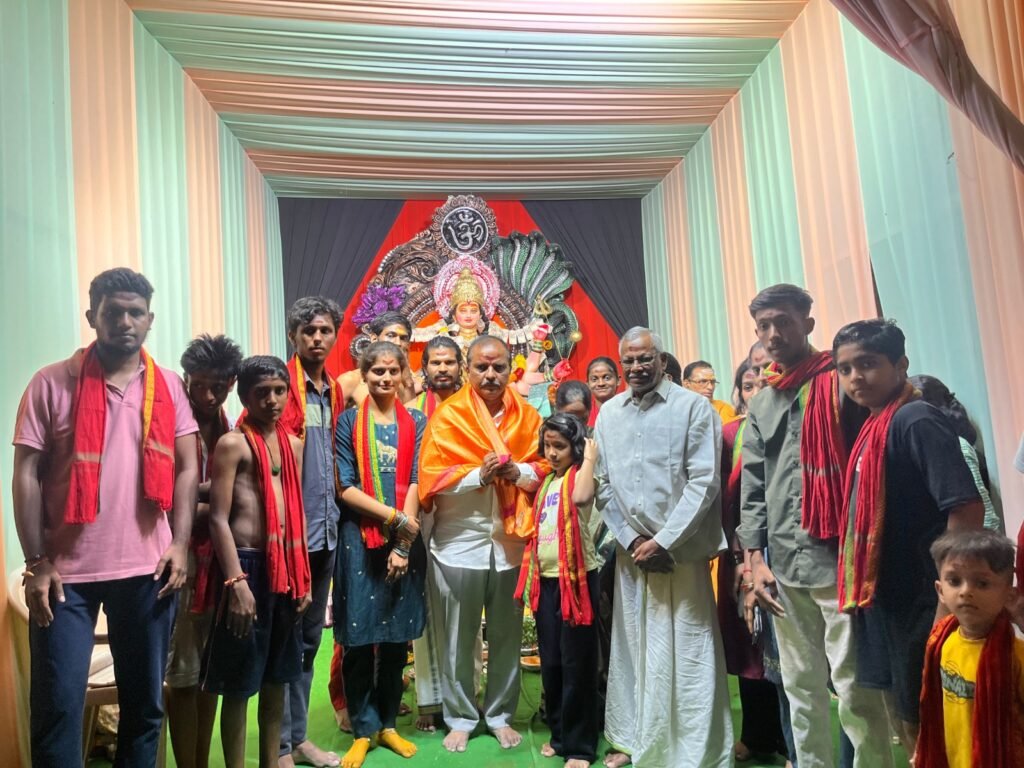 పలు ప్రాంతాల్లో దేవి నవరాత్రి ఉత్సవాలు: అమ్మవారిని దర్శించుకుని, అన్నదానంలో పాల్గొన్న డీసీసీ అధ్యక్షులు ఇనగాల వెంకట్రామ్ రెడ్డి….