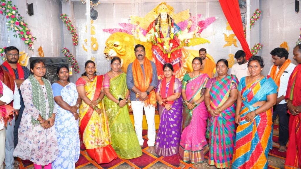 -వర్ధన్నపేటలో దుర్గాభవాని పూజా కార్యక్రమంలో పాల్గొన్న ఎమ్మెల్యే కేఆర్ నాగరాజు…..