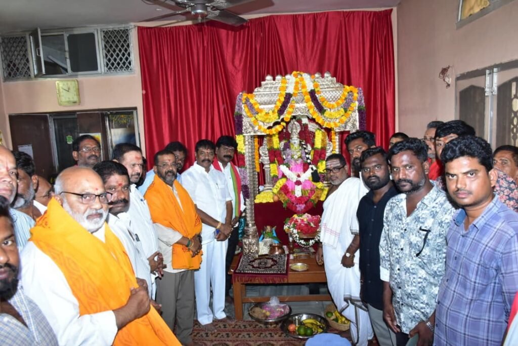 శ్రీ శారదా అమ్మవారిని దర్శించుకున్న ఎమ్మెల్యే నాయిని, ఎమ్మెల్సీ బస్వరాజు సారయ్య….