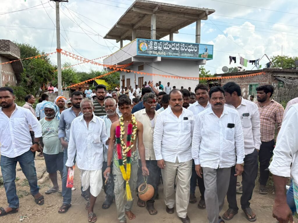 -మాజీ కాంగ్రెస్ మండల అధ్యక్షులు బుర్ర దేవేందర్ గౌడ్ సోదరుడు సురేందర్ మృతికి హనుమకొండ డీసీసీ అధ్యక్షులు ఇనగాల వెంకట్రామ్ రెడ్డి తీవ్ర సంతాపం…
