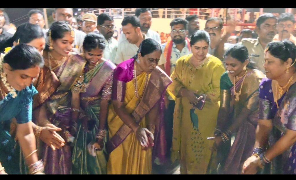–ప్రకృతికి, మానవ జీవితానికి ఉన్న అవినాభావ సంబంధానికి బతుకమ్మ ప్రతీక –వరంగల్   తూర్పు ఎమ్మెల్యే కొండా సురేఖ….