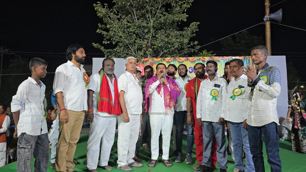సద్దుల బతుకమ్మ వేడుకల్లో మహిళలతో కలిసి బతుకమ్మ ఆడిన మాజీ ఎమ్మెల్యే నన్నపునేని నరేందర్….