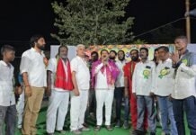 సద్దుల బతుకమ్మ వేడుకల్లో మహిళలతో కలిసి బతుకమ్మ ఆడిన మాజీ ఎమ్మెల్యే నన్నపునేని నరేందర్….