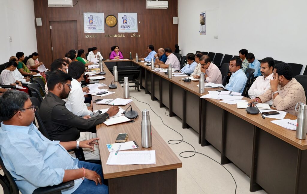 -రెవెన్యూ అంశాలపై ప్రత్యేక దృష్టి సారించి పరిష్కారానికి చర్యలు చేపట్టాలి…. —ఆర్డీవోలు, తహశీల్దార్లతో సమీక్ష నిర్వహించిన జిల్లా కలెక్టర్ డాక్టర్ సత్య శారద….
