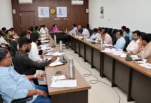 -రెవెన్యూ అంశాలపై ప్రత్యేక దృష్టి సారించి పరిష్కారానికి చర్యలు చేపట్టాలి…. —ఆర్డీవోలు, తహశీల్దార్లతో సమీక్ష నిర్వహించిన జిల్లా కలెక్టర్ డాక్టర్ సత్య శారద….
