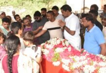 –కాంగ్రెస్ సీనియర్ నాయకుడు సారయ్య కుటుంబానికి ఎమ్మెల్యే కేఆర్ నాగరాజు లక్ష రూపాయల ఆర్థిక సాయం….