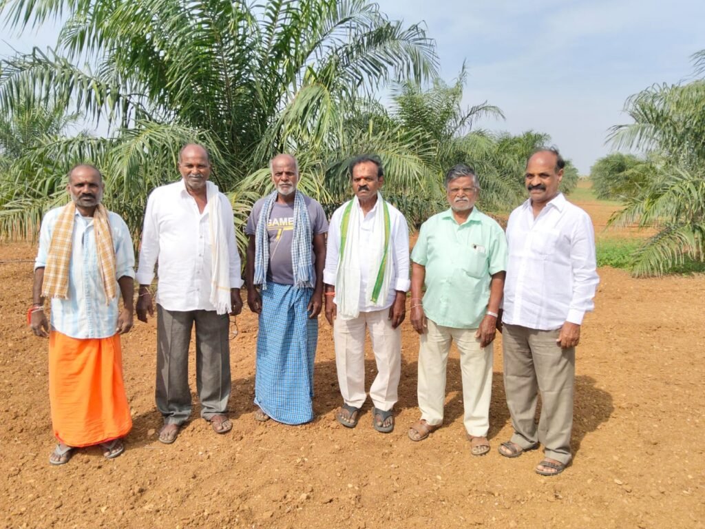 –ఆయిల్‌ఫామ్ రైతులు “అధికారుల సూచనలు పాటించాలి…మండల ఆయిల్‌ఫామ్ కమిటీ అధ్యక్షుడు తక్కళ్లపల్లి సత్యనారాయణ రావు…