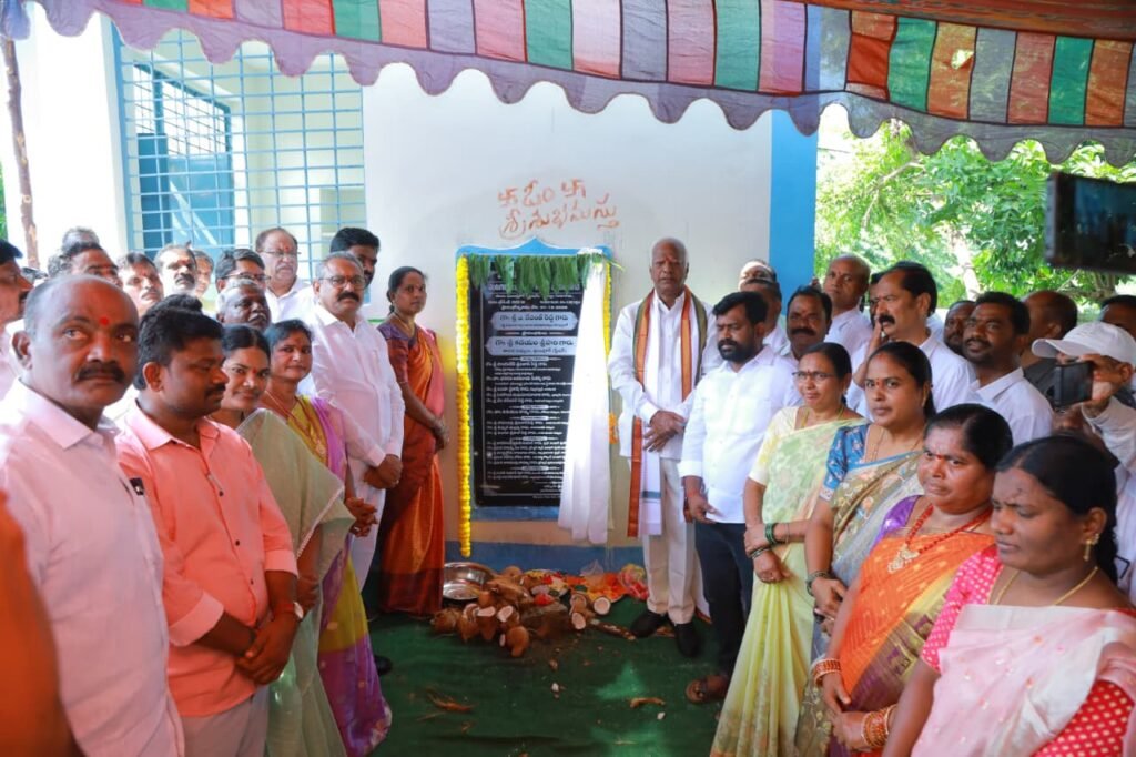–ఘనపూర్ మున్సిపాలిటీలో ఎక్కడా లేని విధంగా ఇందిరానగర్ లో సిసి రోడ్ల నిర్మాణం చేసుకున్నాం…. –10,18 వార్డులలో త్రాగు నీటి సమస్యను అతి త్వరలోనే పరిష్కరిస్తా….ఎమ్మెల్యే కడియం శ్రీహరి…