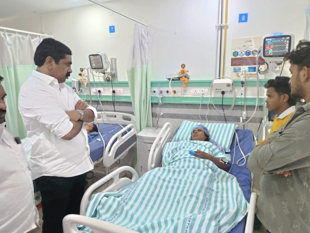 –ప్రమాదంలో గాయపడిన బాధితులను పరామర్శించిన వర్ధన్నపేట ఎమ్మెల్యే కేఆర్ నాగరాజు …–బాధిత కుటుంబానికి అండగా ఉంటామని భరోసా…