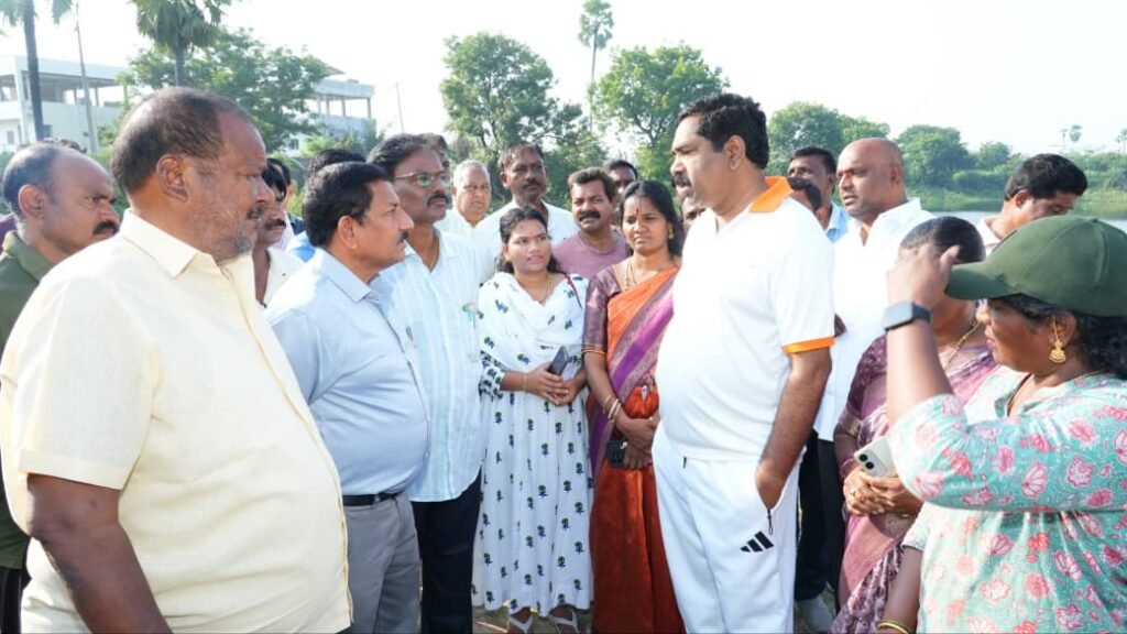 -బతుకమ్మ స్థలాన్ని పరిశీలించిన ఎమ్మెల్యే కేఆర్ నాగరాజు …* –అభివృద్ధి పనులపై అధికారులతో చర్చించి పలు సూచనలు..