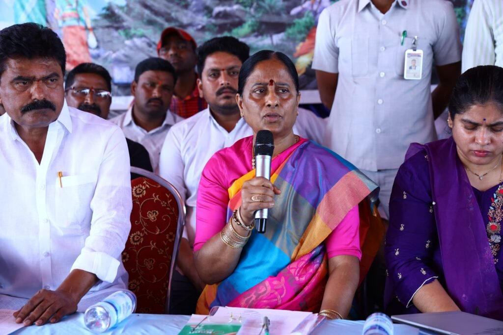 —దసరా, సద్దుల బతుకమ్మ ఉత్సవాల ఏర్పాట్లపై సమీక్ష సమావేశం— –ప్రజలకు ఎలాంటి అసౌకర్యం కలగకుండా పటిష్ట ఏర్పాట్లు చేయాలి: వరంగల్ ఎమ్మెల్యే కొండా సురేఖ–