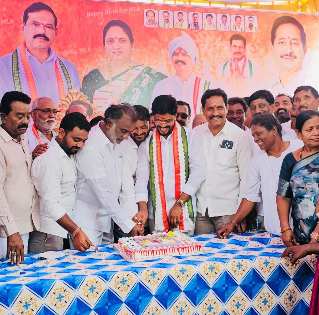 –కేసముద్రంలో ఘనంగా ఎమ్మెల్యే మురళీనాయక్ జన్మదిన వేడుకలు -ఎమ్మెల్యేకు జన్మదిన శుభాకాంక్షలు తెలిపిన మార్కెట్ చైర్మన్ గంట సంజీవరెడ్డి, మండల అధ్యక్షులు సమ్మి గౌడ్…