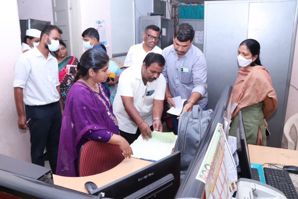 —ముందస్తు అనుమతి లేకుండా గైర్హాజరైన వారికి షోకాజ్ నోటీసులు ఇవ్వాలి –ఎంజీఎం ఆసుపత్రిలో కలెక్టర్ డాక్టర్ సత్య శారద ఆకస్మిక తనిఖీ…
