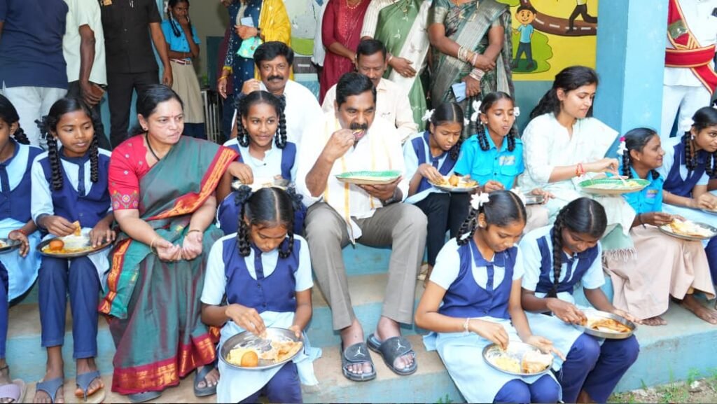 –ప్రభుత్వ పాఠశాలలో అల్పాహార కార్యక్రమం ప్రారంభం… –విద్యార్థుల ఆరోగ్యం, విద్యాభ్యాసానికి ప్రభుత్వం అధిక ప్రాధాన్యత — ఎమ్మెల్యే కేఆర్ నాగరాజు …