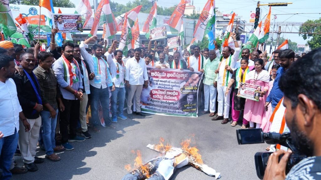 –ఓటు హక్కును హరిస్తే ప్రజాస్వామ్యమే ప్రమాదంలో పడుతుంది.. —దేశప్రజల గొంతుక రాహుల్ గాంధీని అరెస్ట్ చేయడం సిగ్గుచేటు… —డీసీసీ ఆధ్వర్యంలో ఏర్పాటు చేసిన నిరసన కార్యక్రమంలో పాల్గొన్న ఎమ్మెల్యే నాయిని..