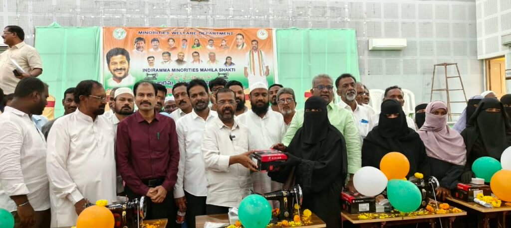 –అంబేద్కర్ భవన్ 200 మంది మైనారిటీ మహిళకు కుట్టు మిషన్ లను పంపిణీ చేసిన ఎమ్మెల్యే నాయిని..