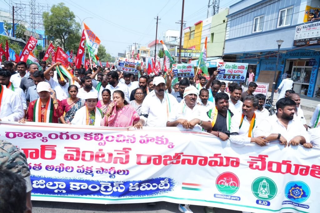 –జనసంద్రంగా మారిన ప్రజాస్వామ్య పరిరక్షణ యాత్ర…– –ప్రజాస్వామ్య పరిరక్షణ కోసం అఖిలపక్ష భారీ పాదయాత్ర…. —ఓటు చోరీ, ఎన్నికల అక్రమాలపై సమగ్ర విచారణ జరిపి సీఈసీ జ్ఞానేష్ కుమార్ వెంటనే రాజీనామా చేయాలి:  వరంగల్ జిల్లా కాంగ్రెస్  అధ్యక్షుడు అయూబ్ ..–