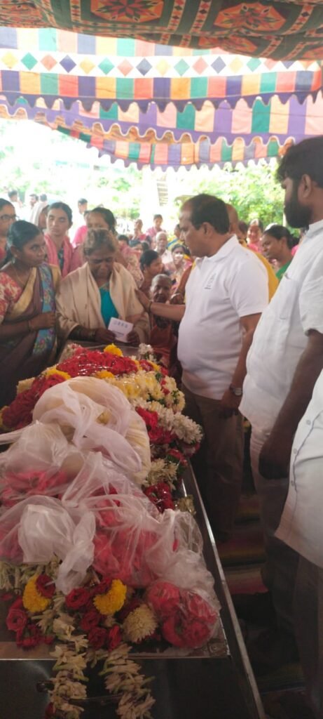 -ఆత్మకూరు గ్రామంలో పలువురి కుటుంబాలను పరామర్శించిన డిసిసి అధ్యక్షులు ఇనగాల వెంకట్రామ్ రెడ్డి…