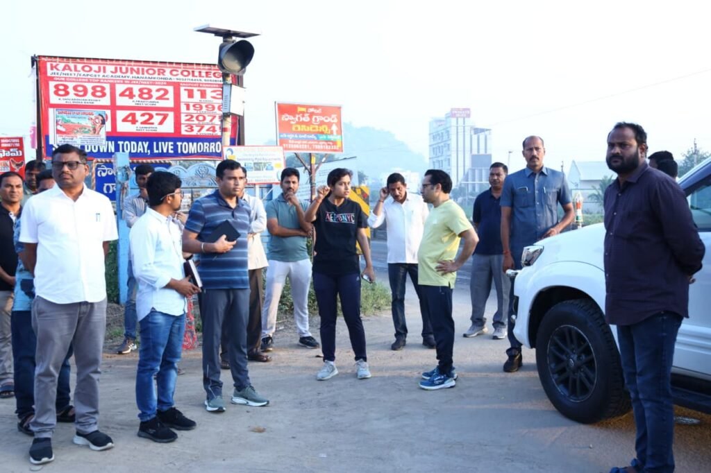 —రహదారుల పరిశుభ్రత, భద్రతపై ప్రత్యేక దృష్టి సారించాలి… —అధికారులను ఆదేశించిన కలెక్టర్, GWMC ప్రత్యేకాధికారి చాహత్ బాజ్‌పాయ్..