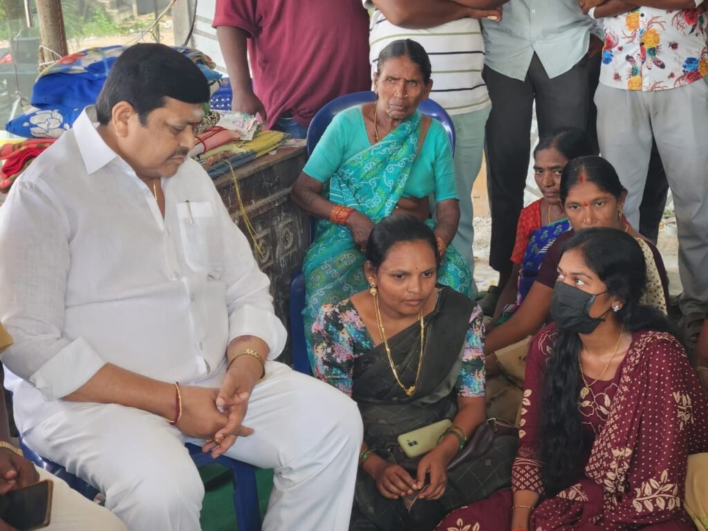-బాధిత యువతికి ఈగ మల్లేశం సంఘీభావం…